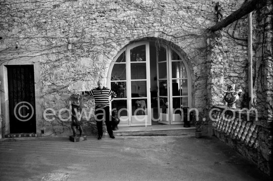 Pablo Picasso with bronze sculpture of God A'a on the terrace at the entrance to Mas Notre-Dame-de-Vie, Afghan dog Kaboul in the background. Mougins 14.2.1962. - Photo by Edward Quinn
