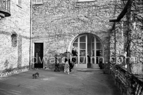 Pablo Picasso and his dogs Kaboul and Lump on the terrace in front of the entrance to Mas Notre-Dame-de-Vie, Mougins 1962. - Photo by Edward Quinn