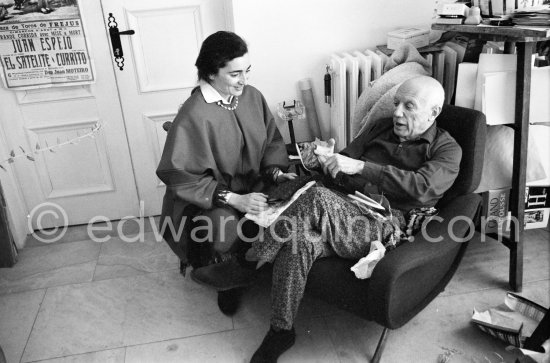 Pablo Picasso and Jacqueline. Mas Notre-Dame-de-Vie, Mougins 1962. - Photo by Edward Quinn