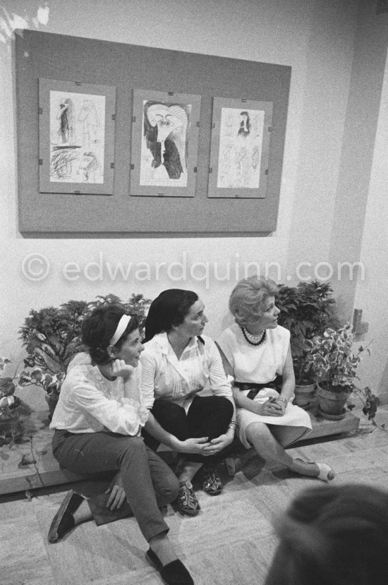 Catherine Hutin, Jacqueline, Suzanne Ramié. Exhibition "Les Déjeuners". Dessins originaux de Pablo Picasso, Galerie Madoura. Cannes 1962. - Photo by Edward Quinn