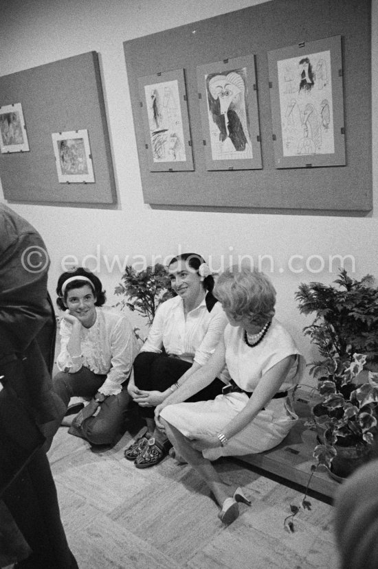Catherine Hutin, Jacqueline, Suzanne Ramié. Exhibition "Les Déjeuners". Dessins originaux de Pablo Picasso, Galerie Madoura. Cannes 1962. - Photo by Edward Quinn