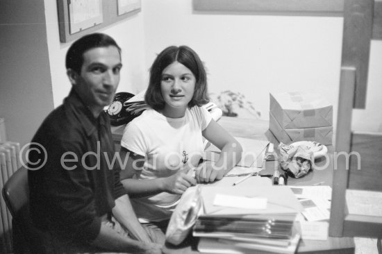 Javier Vilató and Paloma Picasso. Exhibition "Les Déjeuners". Dessins originaux de Pablo Picasso, Galerie Madoura. Cannes 1962. - Photo by Edward Quinn