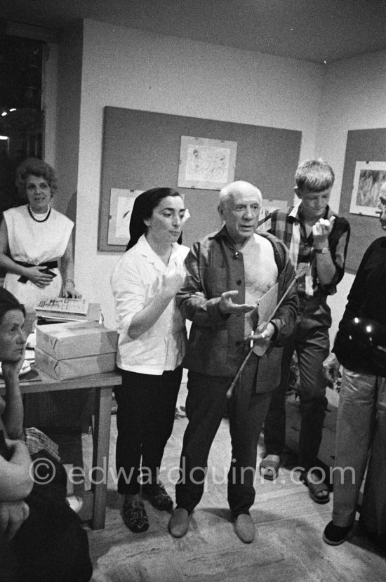 Pablo Picasso, Jacqueline. Suzanne Ramié. Exhibition Dessins originaux de Pablo Picasso, Galerie Madoura 1962. - Photo by Edward Quinn