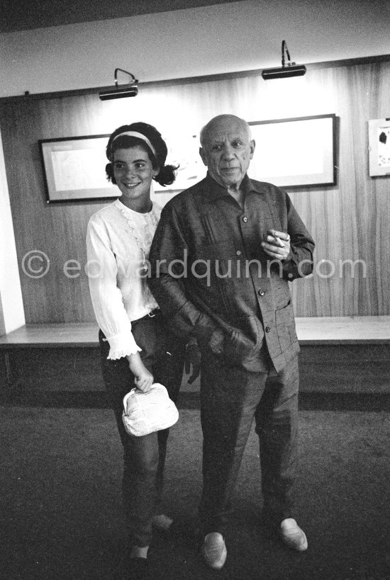 Pablo Picasso and Catherine Hutin. Exhibition "Les Déjeuners". Dessins originaux de Pablo Picasso, Galerie Madoura. Cannes 1962. - Photo by Edward Quinn