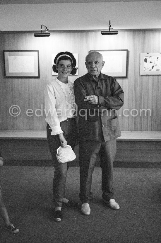 Pablo Picasso and Catherine Hutin. Exhibition "Les Déjeuners". Dessins originaux de Pablo Picasso, Galerie Madoura. Cannes 1962. - Photo by Edward Quinn