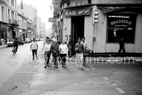 Catherine Hutin, Pablo Picasso, Jacqueline, Claude Picasso. Cannes 1962. - Photo by Edward Quinn