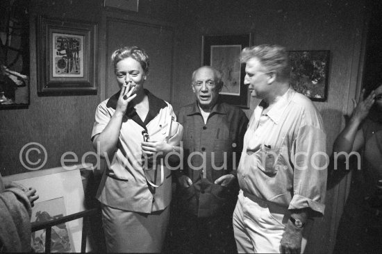 Hélène Parmelin. Edouard Pignon, Pablo Picasso. oshana Afroyim's exhibition in the Château Grimaldi in Antibes, France, 1962. - Photo by Edward Quinn