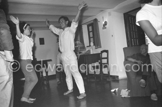 Catherine Hutin and Claude Picasso dancing the Twist in a restautant at Mougins 1962. - Photo by Edward Quinn