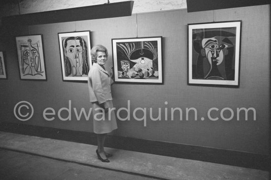 Mme Ramié, Exposition "Pablo Picasso, linographies originales". Madoura, Vallauris 1963. - Photo by Edward Quinn