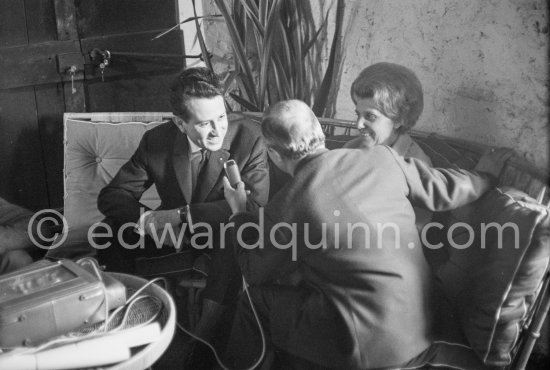 Hidalgo Arnéra and Suzanne Ramié during a radio interview. Arnéra Exposition "Pablo Picasso, linographies originales". Madoura, Vallauris 1963. - Photo by Edward Quinn