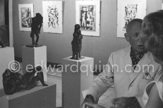 Pablo Picasso and Suzanne Ramié. Opening of Zadkine exhibition at Galerie Madoura. Vallauris 1963. - Photo by Edward Quinn