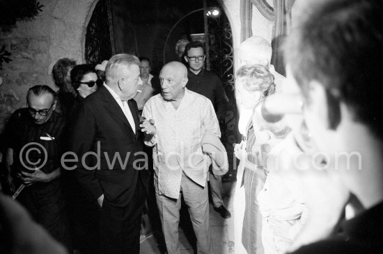 Pablo Picasso and Jacques Prévert. Opening of the exhibition "Images de Jacques Prévert", Château Grimaldi, Antibes, 6.8.1963. - Photo by Edward Quinn