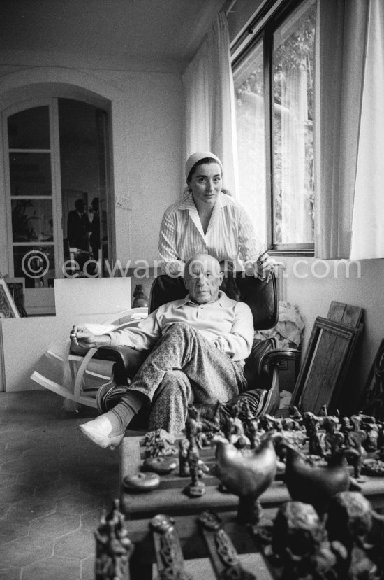 Pablo Picasso and Jacqueline in the room that became known as the viewing room. He would arrange his work so that he could see it from the living room every time he passed. He liked to bring his close friends there for a private viewing. Mas Notre-Dame-de-Vie, Mougins 1964. - Photo by Edward Quinn