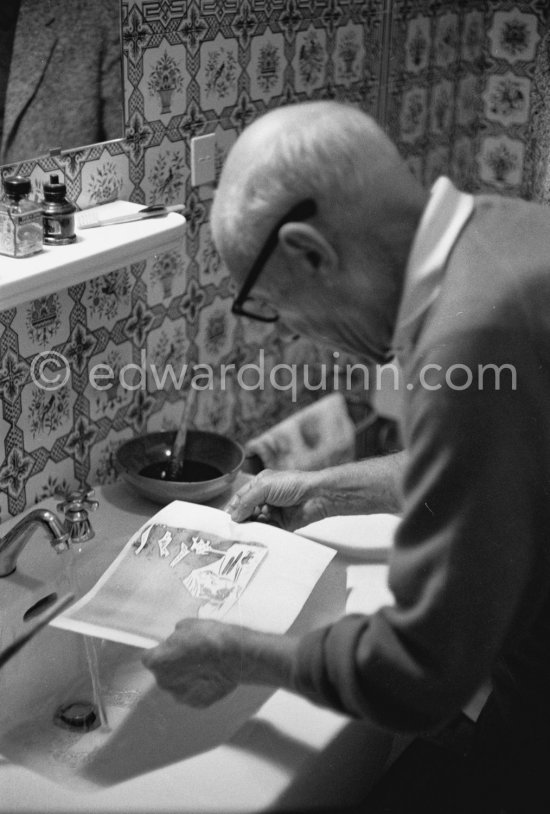 Pablo Picasso washing a linocut print to remove surplus ink. Even though he was nearly eighty at the time he did this work, he enjoyed the physical effort and the adventure. Mas Notre-Dame-de-Vie, Mougins 1964. - Photo by Edward Quinn