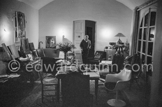 Pablo Picasso at Mas Notre-Dame-de-Vie, Mougins 1964. - Photo by Edward Quinn