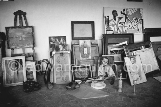 Mas Notre-Dame-de-Vie, Mougins 1964. - Photo by Edward Quinn