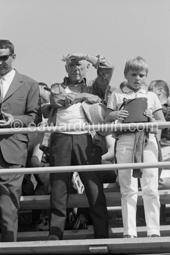Pablo Picasso attending a bullfight. On his left Miguel Bosé, later the spanish singer, son of Luis Miguel Dominguin and Lucia Bosé. Fréjus 1965. (Photos of this bullfight in the bull ring see "Miscellaneous") - Photo by Edward Quinn