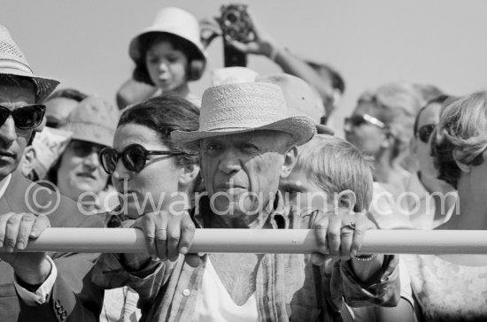 Pablo Picasso and Jacqueline attending a bullfight. Fréjus 1965. (Photos of this bullfight in the bull ring see "Miscellaneous") - Photo by Edward Quinn