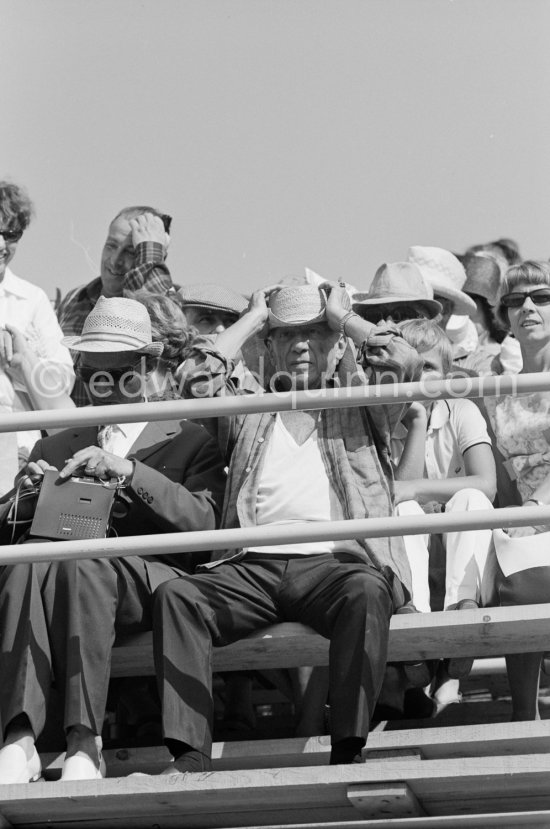 Pablo Picasso attending a bullfight. Not identified lady on the right. Fréjus 1965. (Photos of this bullfight in the bull ring see "Miscellaneous") - Photo by Edward Quinn