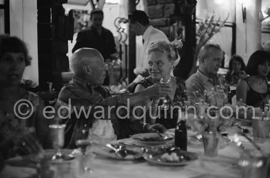 After the bullfight: from left: not yet identified lady, Pablo Picasso, Hélène Parmelin, Michel Léris. In a restaurant probably at Fréjus 1965. - Photo by Edward Quinn