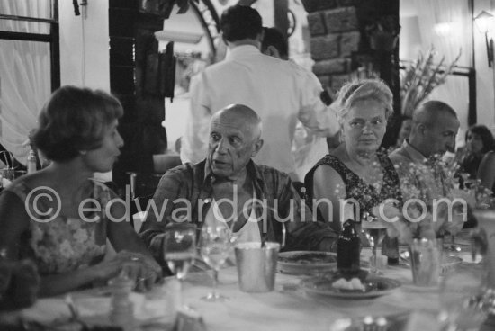 After the bullfight: from left: not yet identified lady, Pablo Picasso, Hélène Parmelin, Michel Léris. In a restaurant probably at Fréjus 1965. - Photo by Edward Quinn