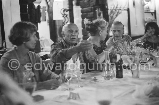 After the bullfight: from left: not yet identified lady, Pablo Picasso, Hélène Parmelin, Michel Léris. In a restaurant probably at Fréjus 1965. - Photo by Edward Quinn