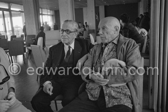 Visit of Dr. René-Albert Gutmann who recommended that Pablo Picasso had to undergo surgical intervention on his gall-bladder. Nice Airport 1965. - Photo by Edward Quinn