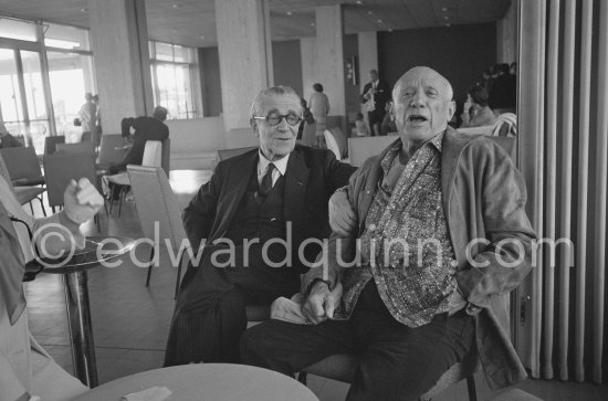 Visit of Dr. René-Albert Gutmann who recommended that Pablo Picasso had to undergo surgical intervention on his gall-bladder. Nice Airport 1965. - Photo by Edward Quinn