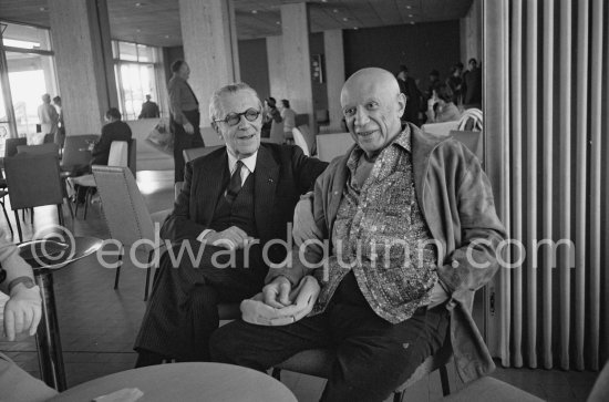 Visit of Dr. René-Albert Gutmann who recommended that Pablo Picasso had to undergo surgical intervention on his gall-bladder. Nice Airport 1965. - Photo by Edward Quinn