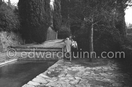 Pablo Picasso and Jacqueline in the gardens of Mas Notre-Dame-de-Vie. First photos after surgery at British-American Hospital in Paris. Mougins 1965. - Photo by Edward Quinn