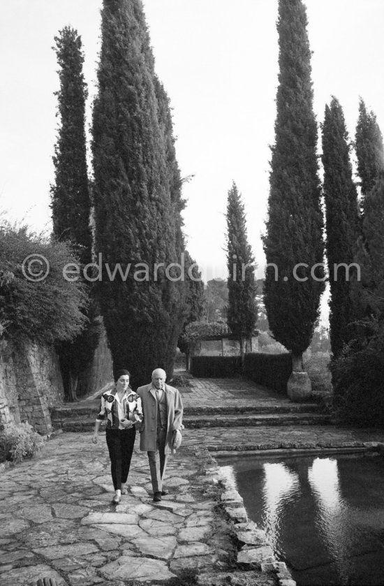 Pablo Picasso and Jacqueline in the gardens of Mas Notre-Dame-de-Vie. First photos after surgery at British-American Hospital in Paris. Mougins 1965. - Photo by Edward Quinn