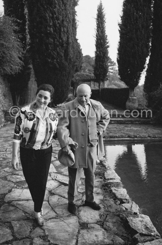 Pablo Picasso and Jacqueline in the gardens of Mas Notre-Dame-de-Vie. First photos after surgery at British-American Hospital in Paris. Mougins 1965. - Photo by Edward Quinn