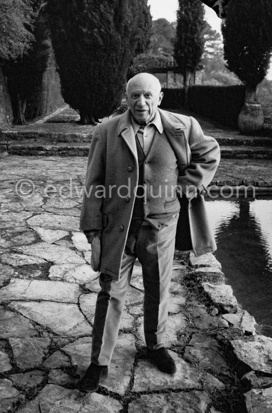 Pablo Picasso in the gardens of Mas Notre-Dame-de-Vie. First photos after surgery at British-American Hospital in Paris. Mougins 1965. - Photo by Edward Quinn
