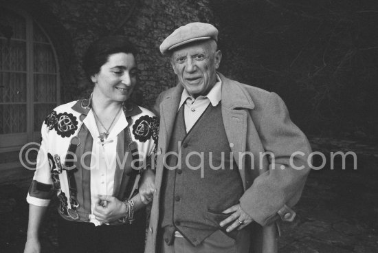Picasso and Jacqueline in the gardens of Mas Notre-Dame-de-Vie.First photos after surgery at British-American Hospital in Paris. Mougins 1965. - Photo by Edward Quinn