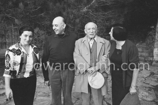 Pablo Picasso, Jacqueline and Dr. Jacques Hepp, the surgeon who operated on him, and his wife Myriam. In the gardens of Mas Notre-Dame-de-Vie. First photos after surgery at British-American Hospital in Paris. Mougins 1965. - Photo by Edward Quinn