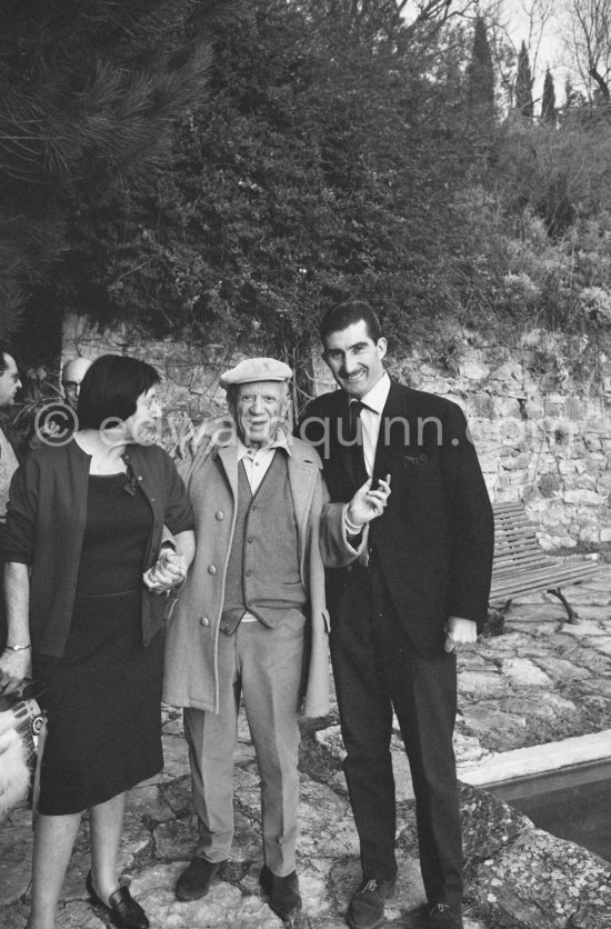 Pablo Picasso, Edward Quinn and surgeon Dr. Jacques Hepp\'s wife Myriam in the gardens of Mas Notre-Dame-de-Vie. First photos after surgery at British-American Hospital in Paris. Mougins 1965. Photo by Jacqueline. - Photo by Edward Quinn
