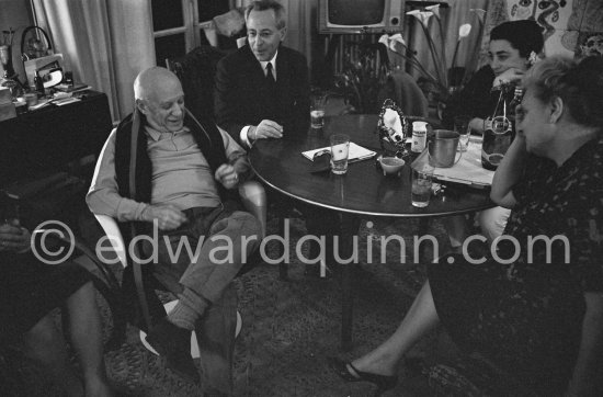 Birthday of Jacqueline (24.2.66). Jacqueline, Spanish publisher Gustavo Gili, Hélène Parmelin. Mas Notre-Dame-de-Vie 1966. - Photo by Edward Quinn