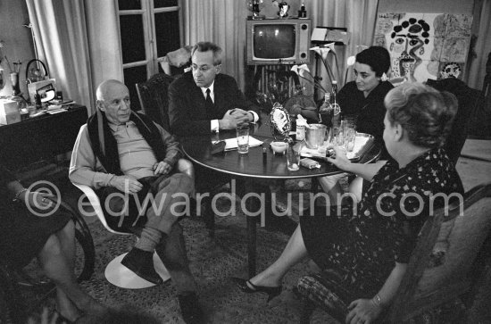 Birthday of Jacqueline (24.2.66). Jacqueline, Spanish publisher Gustavo Gili, Hélène Parmelin, Silvie, Pablo Picasso\'s nurse. Mas Notre-Dame-de-Vie 1966. - Photo by Edward Quinn