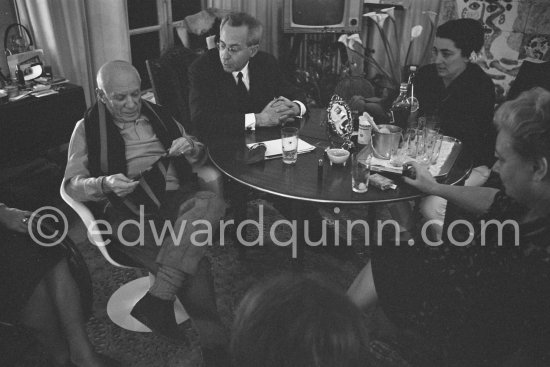 Birthday of Jacqueline (24.2.66). Jacqueline, Spanish publisher Gustavo Gili, Hélène Parmelin. Mas Notre-Dame-de-Vie 1966. - Photo by Edward Quinn