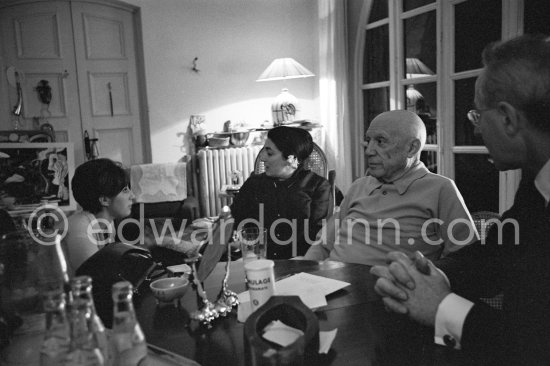 Birthday of Jacqueline (24.2.66). Jacqueline, Spanish publisher Gustavo Gili, Silvie, Pablo Picasso's nurse. Mas Notre-Dame-de-Vie 1966. - Photo by Edward Quinn