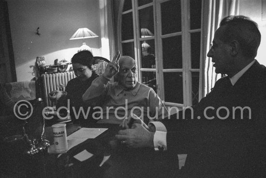 Birthday of Jacqueline (24.2.66). Pablo Picasso, Jacqueline, Spanish publisher Gustavo Gili. Mas Notre-Dame-de-Vie 1966. - Photo by Edward Quinn