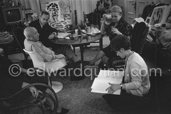 Birthday of Jacqueline (24.2.66). Jacqueline, Spanish publisher Gustavo Gili, Hélène Parmelin, Sylvie, nurse of Pablo Picasso with Quinn\'s book "Pablo Picasso à l\'oeuvre". Signed and dedicated by Pablo Picasso and Quinn "To Sylvie with good wishes" 24.2.1966. Mas Notre-Dame-de-Vie, Mougins 1966. - Photo by Edward Quinn
