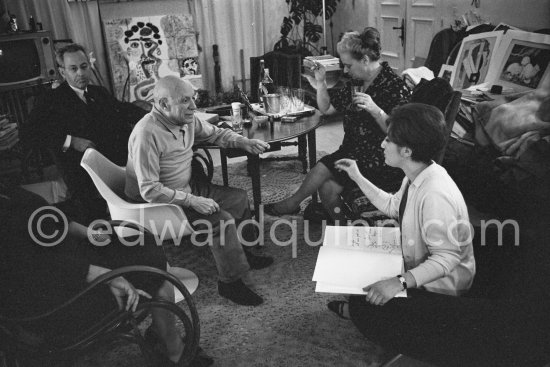 Birthday of Jacqueline (24.2.66). Jacqueline, Spanish publisher Gustavo Gili, Hélène Parmelin, Sylvie, nurse of Pablo Picasso with Quinn's book "Pablo Picasso à l'oeuvre". Signed and dedicated by Pablo Picasso and Quinn "To Sylvie with good wishes" 24.2.1966. Mas Notre-Dame-de-Vie, Mougins 1966. - Photo by Edward Quinn
