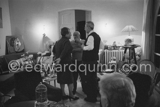 Picasso and Spanish publisher Gustavo Gili and his wife, Anna Maria Torra Amat. Mas Notre-Dame-de-Vie, Mougins 1966. - Photo by Edward Quinn