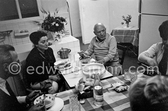 Birthday dinner for Jacqueline (24.2.66) Jacqueline, Spanish publisher Gustavo Gili .Mas Notre-Dame-de-Vie, Mougins 1966. - Photo by Edward Quinn