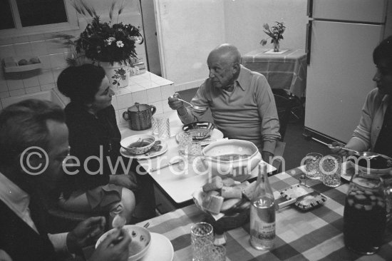 Birthday dinner for Jacqueline (24.2.66). Jacqueline, Spanish publisher Gustavo Gili. Mas Notre-Dame-de-Vie, Mougins 1966. - Photo by Edward Quinn