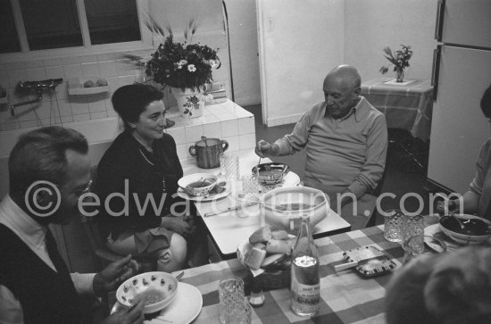 Birthday dinner for Jacqueline (24.2.66). Jacqueline, Spanish publisher Gustavo Gili and wife, Pignon, Parmelin, Silvie, nurse of Pablo Picasso. Mougins Mas Notre-Dame-de-Vie 1966. - Photo by Edward Quinn