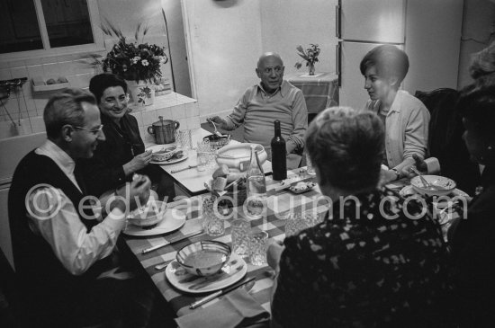 Birthday dinner for Jacqueline (24.2.66). Jacqueline, Spanish publisher Gustavo Gili and his wife, Anna Maria Torra Amat, Hélène Parmelin, Sylvie, Pablo Picasso's nurse. Mas Notre-Dame-de-Vie 1966. - Photo by Edward Quinn