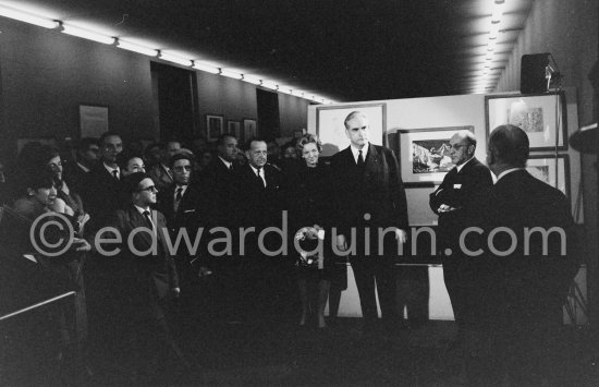 André Malraux, Minister of Culture, left. "Hommage à Pablo Picasso. Dessins. Sculptures. Céramiques". Exposition Musée Petit Palais. 19.11.1966-12.2.1967 - Photo by Edward Quinn
