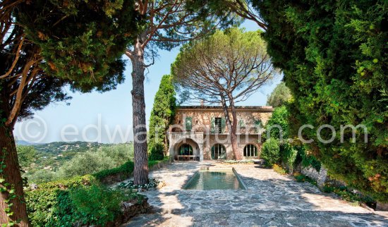 Mas Notre-Dame-de-Vie near Mougins 2016 where Pablo Picasso lived since 1961. The house was once owned by the Plunket family who gave the painter an Afghan hound called Kaboul as a moving-in present. The terrace is covered to give him space for two more large studios. His bedroom was on the top floor, the living rooms and studio on the ground floor. Mougins in the late Sixties/early Seventies. Te house was sold 2017 to a New Zealand real estate businessman in an auction with the starting price of €20.2 Mio - Photo by Edward Quinn